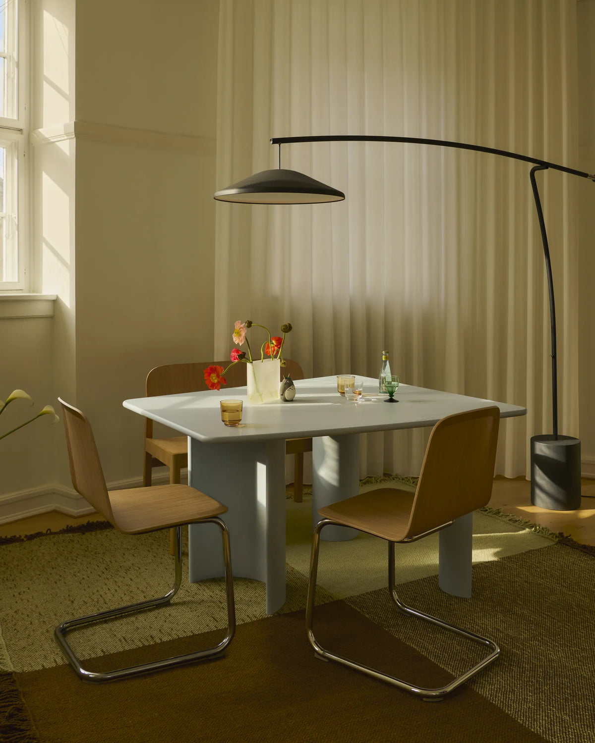 Muuto Contra gulvlampe. Anthracite Black
