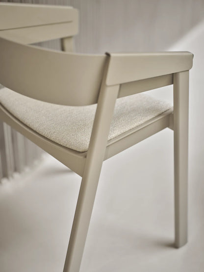 Muuto Cover Armchair armstol i tre, polstret. Velg tekstil