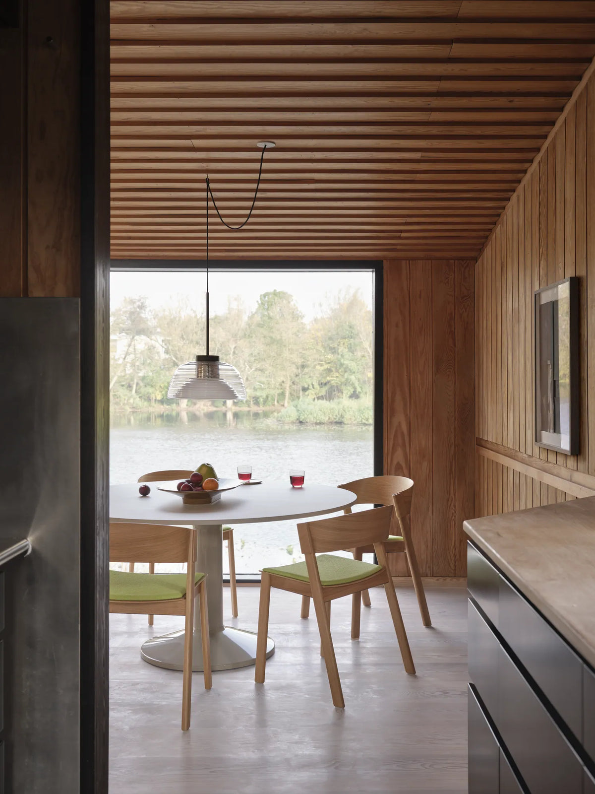 Muuto Two-Layer pendel i glass. Velg farge
