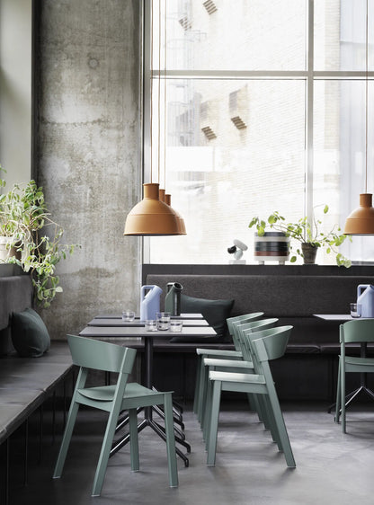 Muuto Cover Side Chair spisestol, uten polstring. Velg tre og glidere