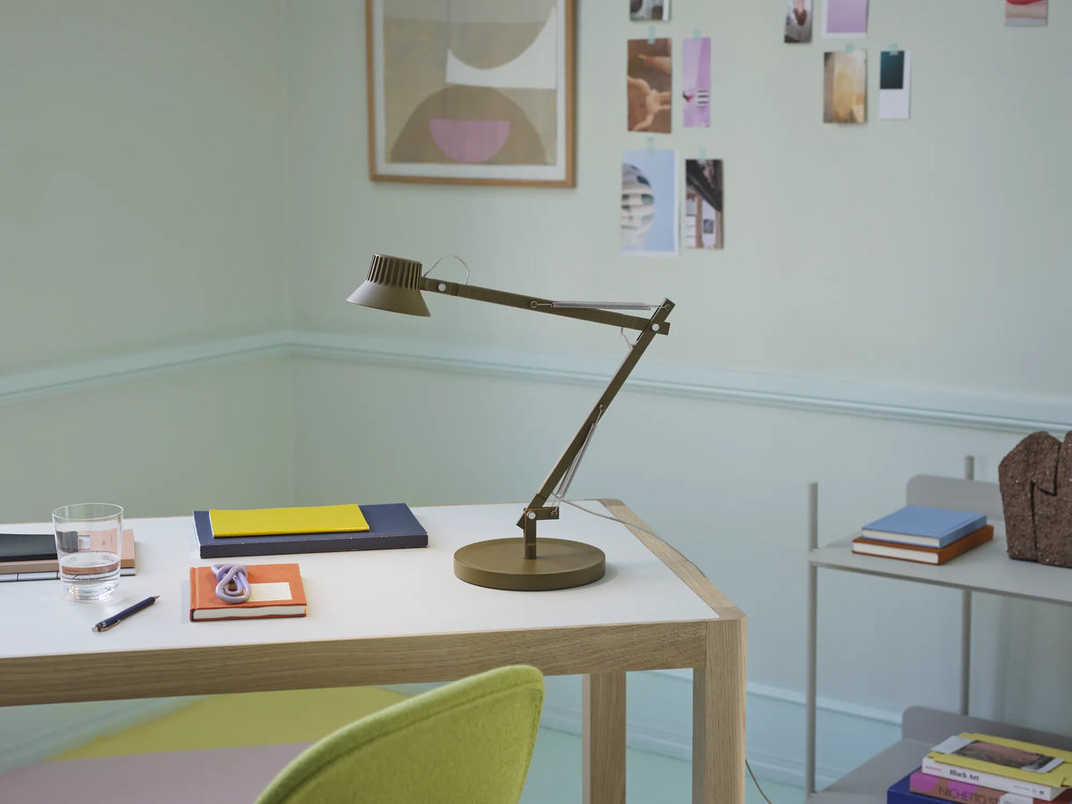 Muuto Dedicate bordlampe. Velg størrelse og farge