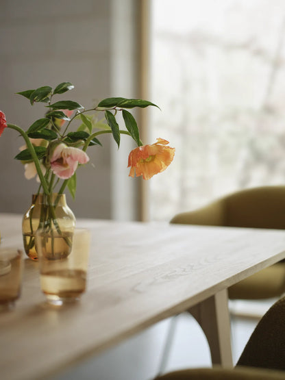 Muuto Fiber Soft Armchair polstret stol med armlener og rørunderstell. Velg tekstil