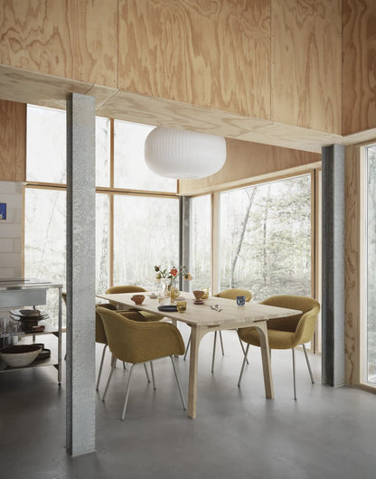 Muuto Fiber Soft Armchair polstret stol med armlener og rørunderstell. Velg tekstil