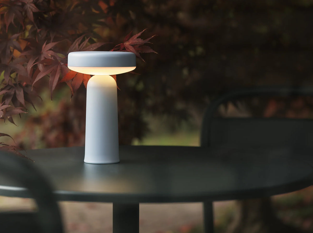 Muuto Ease oppladbar bordlampe. Velg farge
