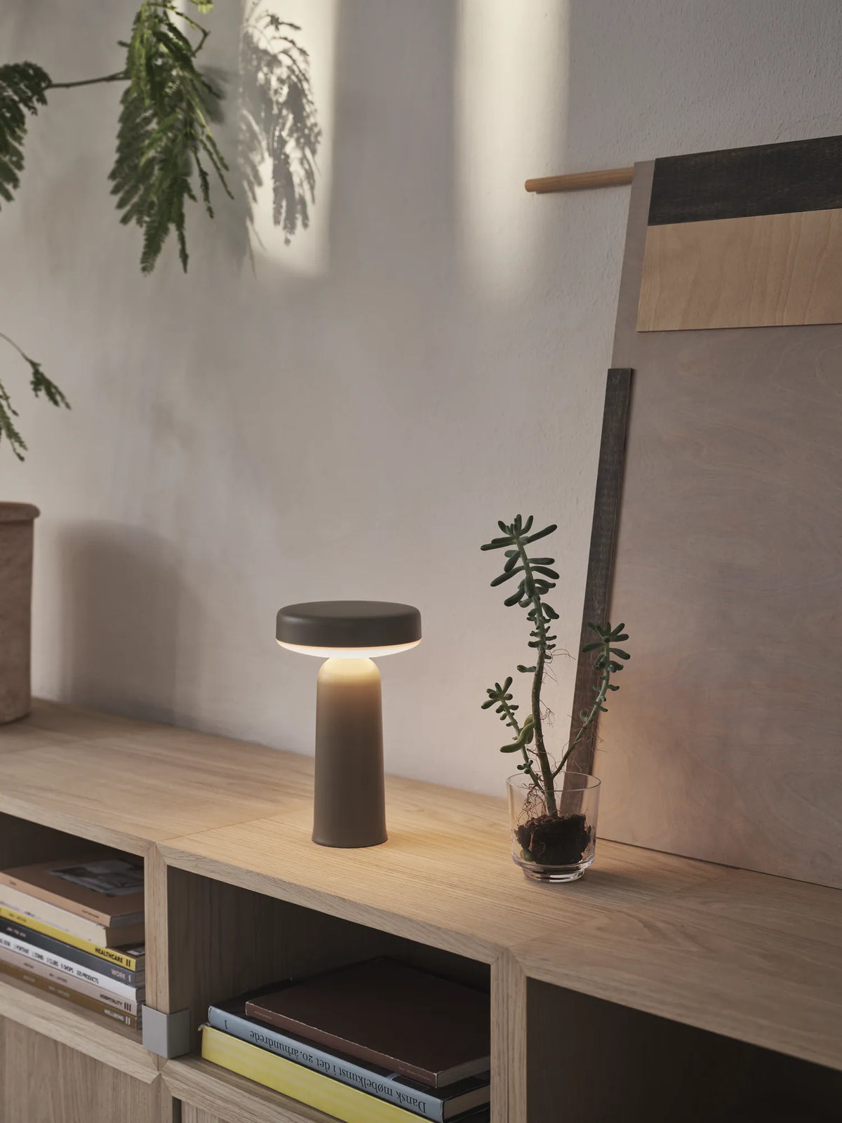 Muuto Ease oppladbar bordlampe. Velg farge