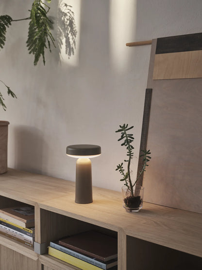 Muuto Ease oppladbar bordlampe. Velg farge
