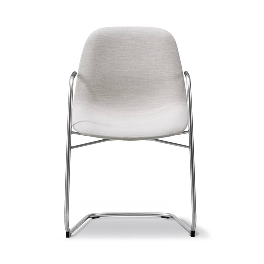 Fredericia Eyes Cantilever Armchair frisvinger. Velg tekstil og understell