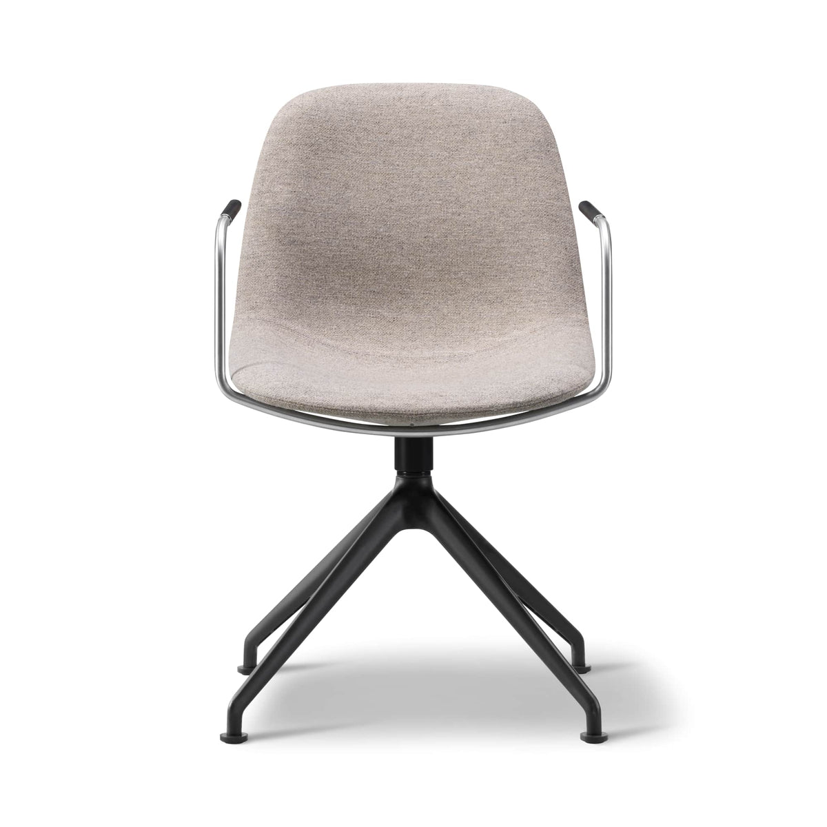 Fredericia Eyes Swivel Armchair dreiefot. Velg tekstil og understell