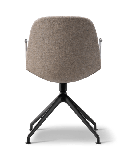 Fredericia Eyes Swivel Armchair dreiefot. Velg tekstil og understell