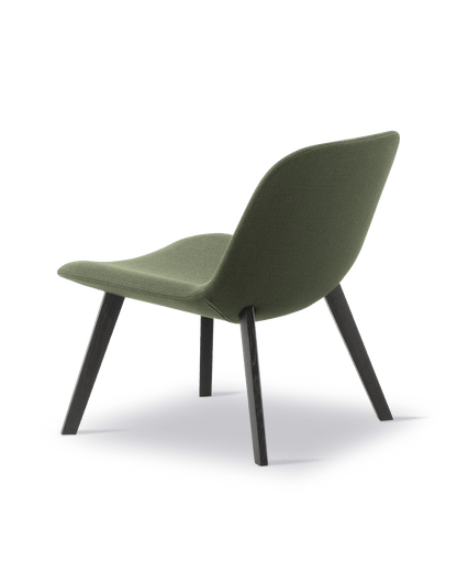 Fredericia Eyes Lounge Wood Chair trestell. Velg tekstil og treverk