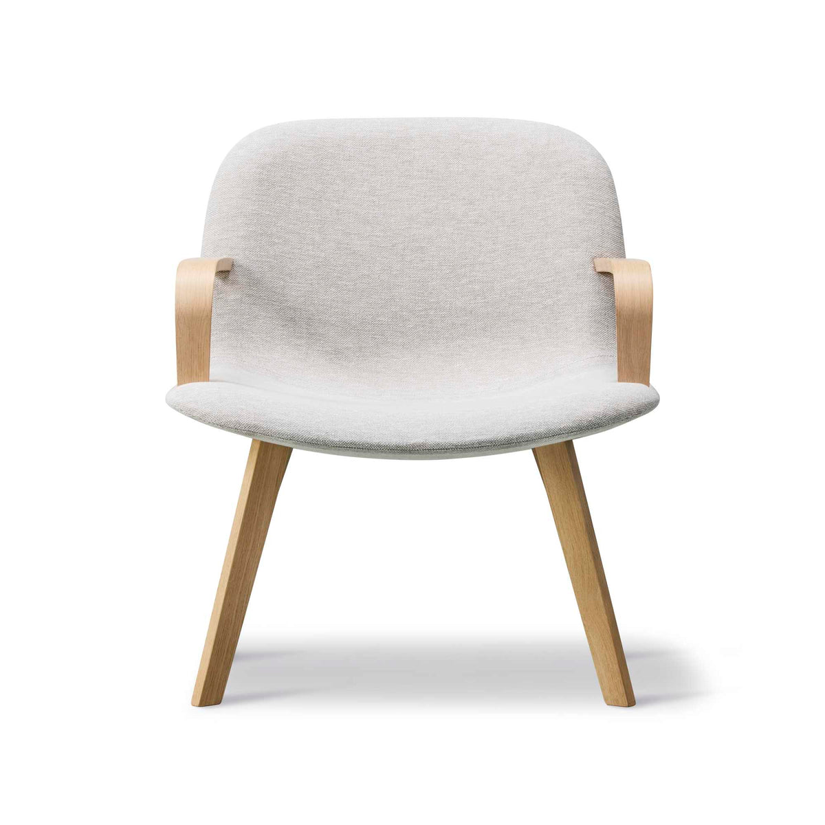 Fredericia Eyes Lounge Wood Armchair trestell. Velg tekstil og treverk