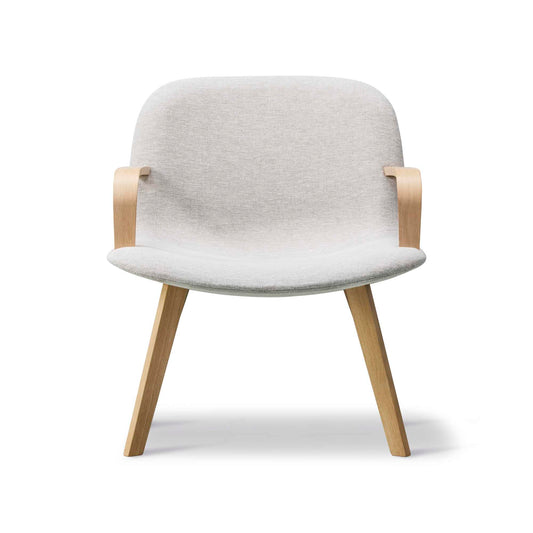 Fredericia Eyes Lounge Wood Armchair trestell. Velg tekstil og treverk