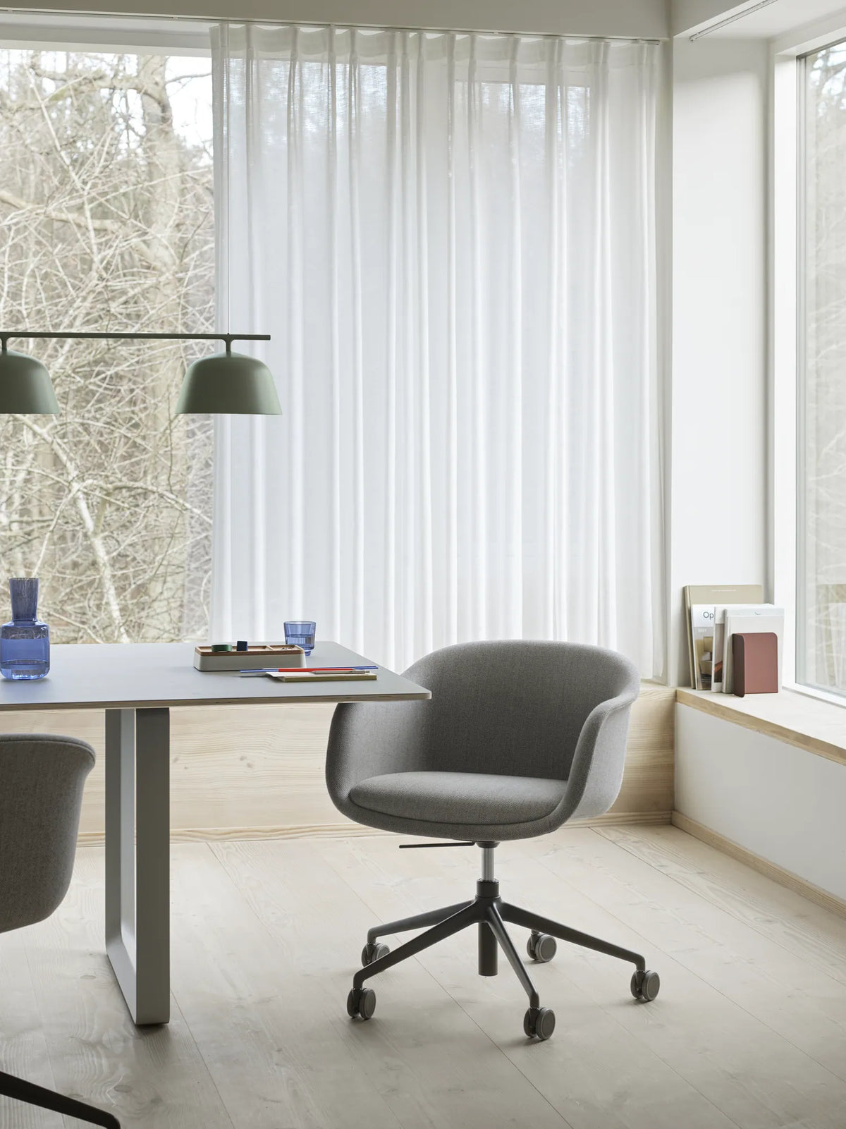 Muuto Fiber Conference konferansestol med svingbart understell. Velg tekstil
