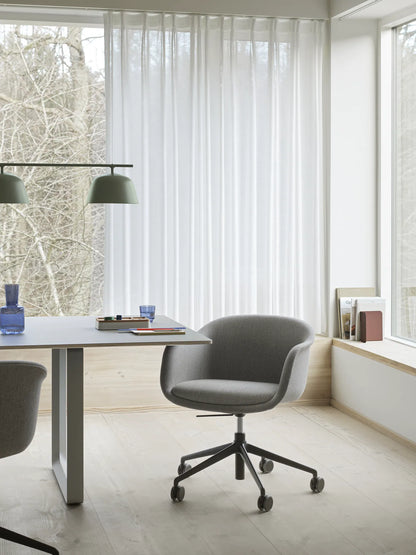 Muuto Fiber Conference konferansestol med svingbart understell. Velg tekstil