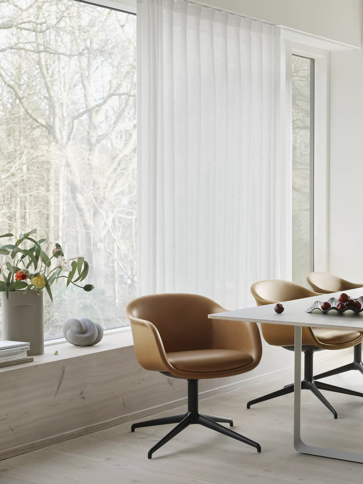 Muuto Fiber Conference konferansestol med svingbart understell. Velg tekstil