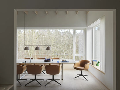 Muuto Fiber Conference konferansestol med svingbart understell. Velg tekstil