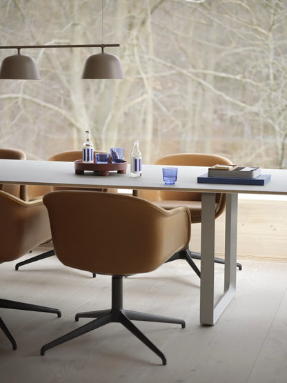 Muuto Fiber Conference konferansestol med svingbart understell. Velg tekstil