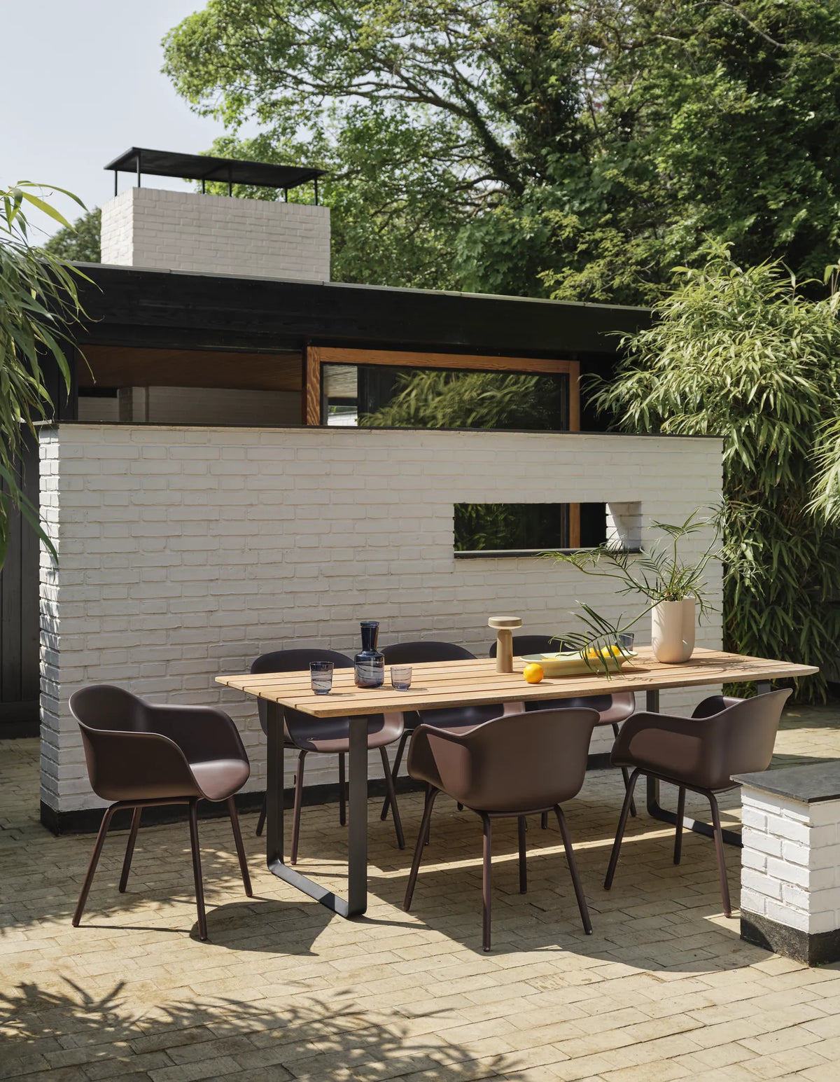 Muuto Fiber Outdoor utestol med armlener. Velg farge