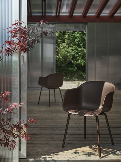 Muuto Fiber Outdoor utestol med armlener. Velg farge