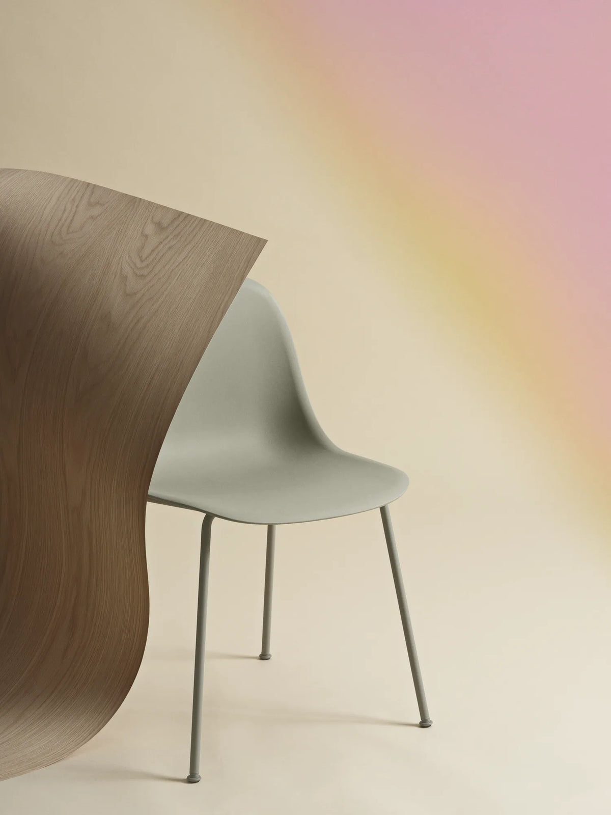 Muuto Fiber Side Chair spisestol med rørunderstell, uten polstring. Velg understell og skall