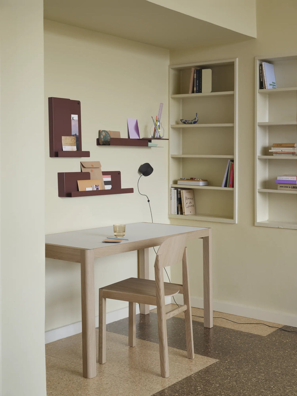 Muuto Post vegglampe. Velg farge