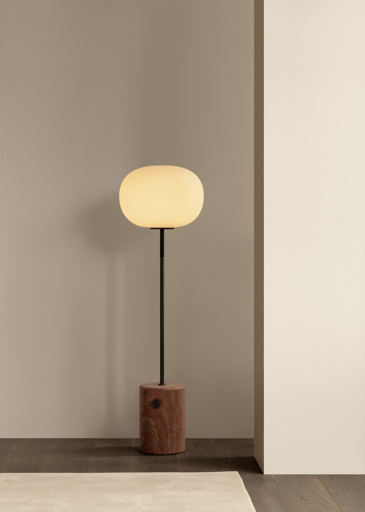 Audo Copenhagen JWDA Floor Lamp gulvlampe. Velg farge og størrelse