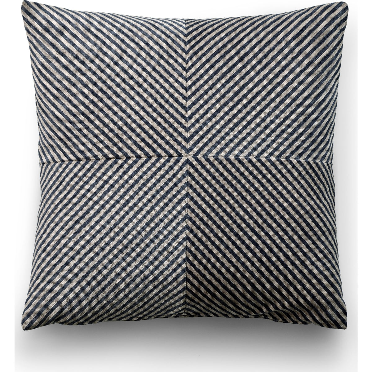 Eilersen Pyjamas pyntepute Fern 50 x 50 cm – P01 – grå / svart