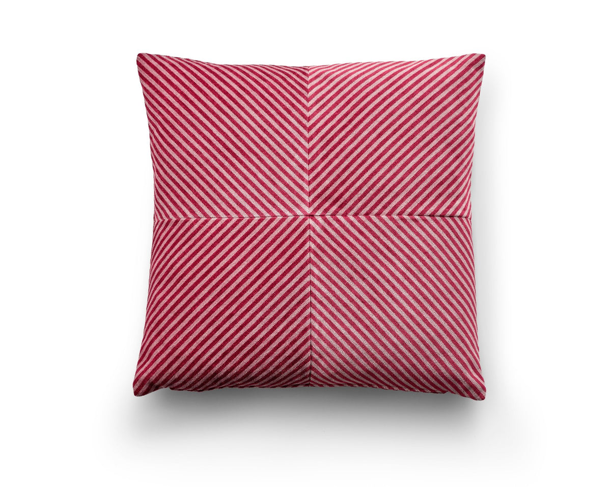 Eilersen Pyjamas pyntepute Fern 50 x 50 cm – P02 – rød / rosa