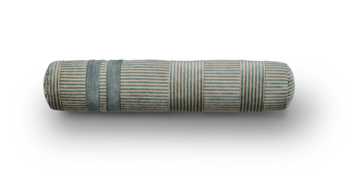 Eilersen Pyjamas pølsepute Gale Ø15 x 74 cm – P05/S29 – salvie med blågrå aksent