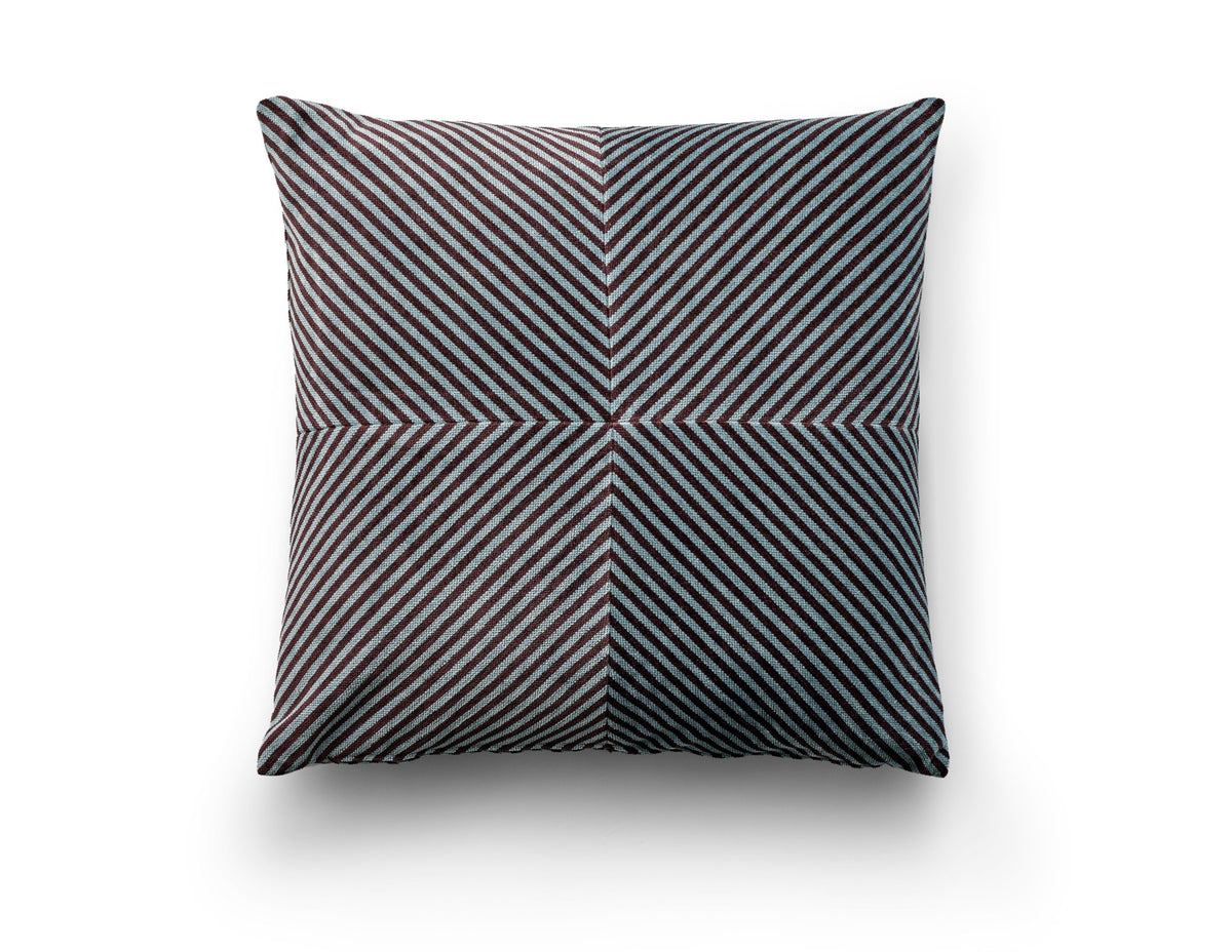 Eilersen Pyjamas pyntepute Fern 50 x 50 cm – P04 – mørk blå / lilla