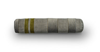 Eilersen Pyjamas pølsepute Gale Ø15 x 74 cm – P03/S39 – grågrønn med olivenaksent