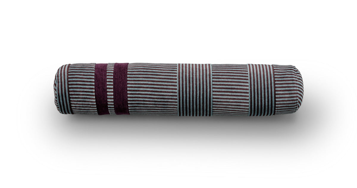 Eilersen Pyjamas pølsepute Gale Ø15 x 74 cm – P04/S18 – mørk lilla-grå med burgunder aksent