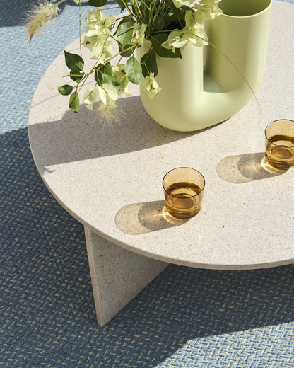 Muuto Halves sofabord i terrazzo. Velg farge