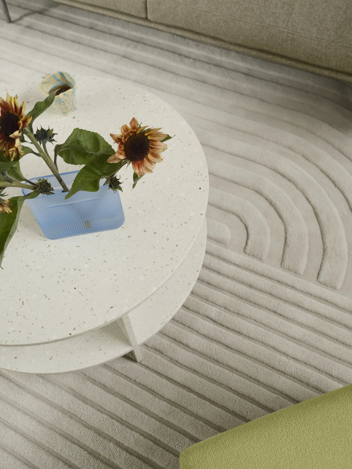 Muuto Halves sofabord i terrazzo. Velg farge