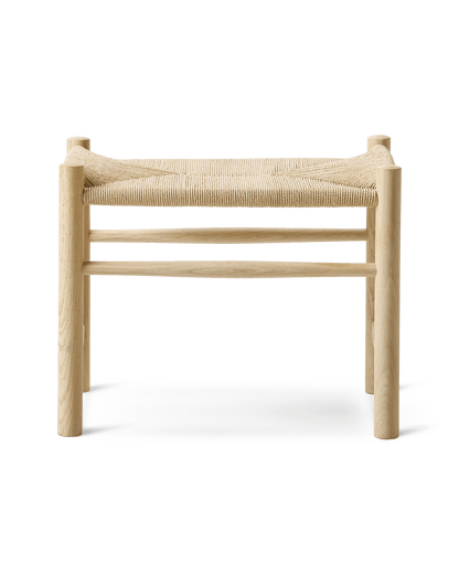 Fredericia Wegner J16 Stool taburett. Velg sete og treverk.
