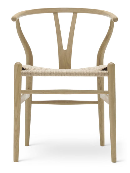 Carl Hansen CH24 – eik, såpe, naturfarget papirgarn
