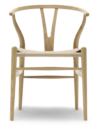 Carl Hansen CH24 – eik, lakk, naturfarget papirgarn