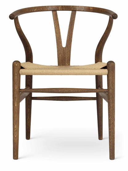 Carl Hansen CH24 – eik, røykpigmentert olje, naturfarget papirgarn