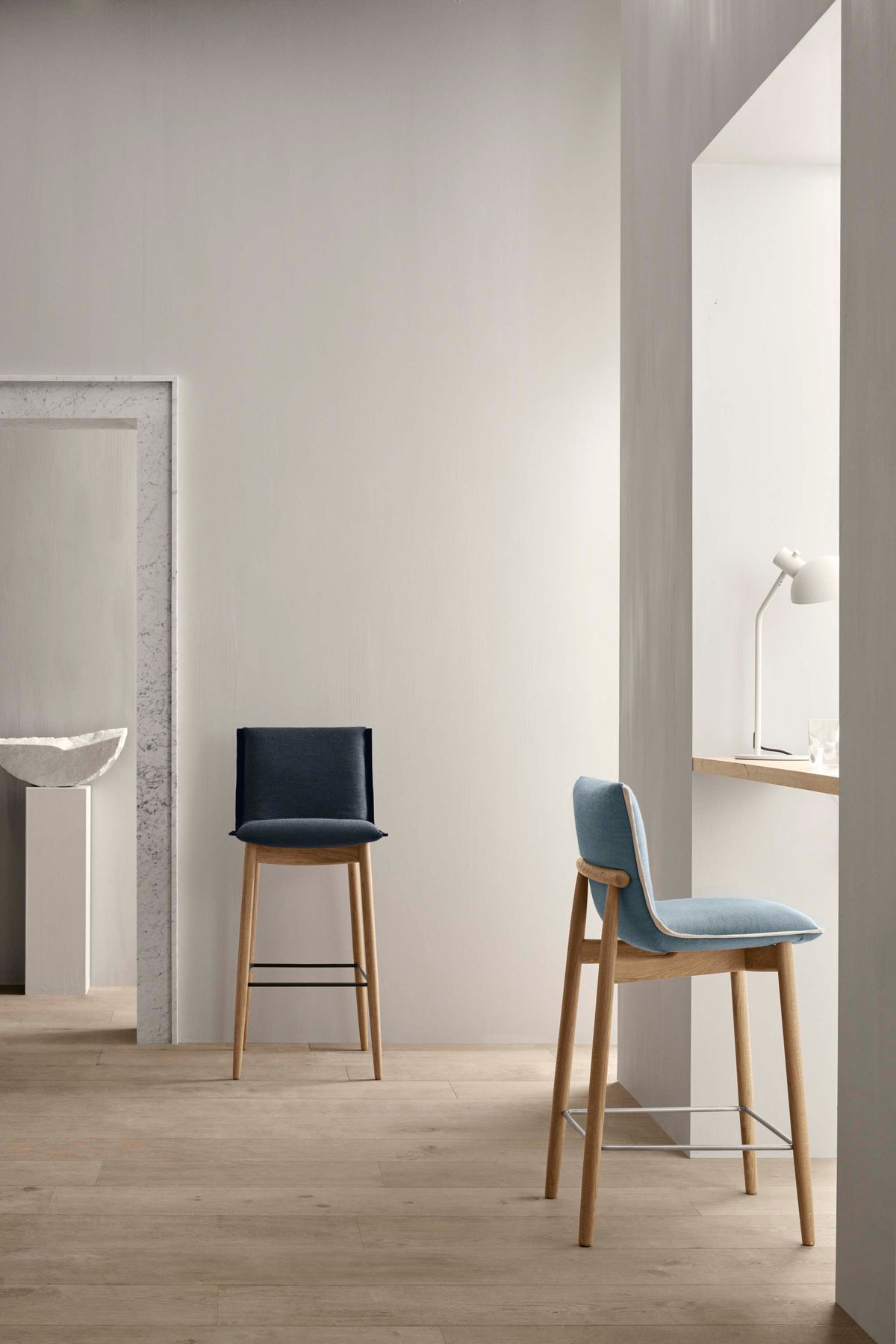 Carl Hansen E006/E007 Embrace Bar Stool barstol – miljøbilde