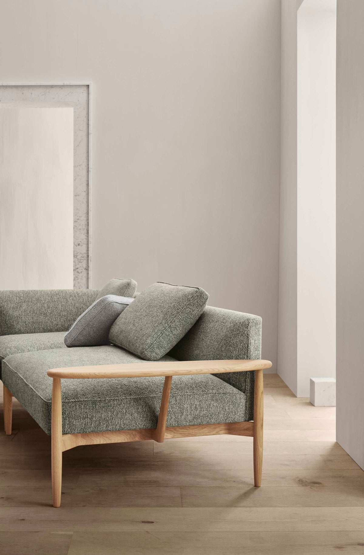 Carl Hansen E340 Embrace fotskammelseksjon (bilde viser Embrace-sofa) – miljøbilde 2
