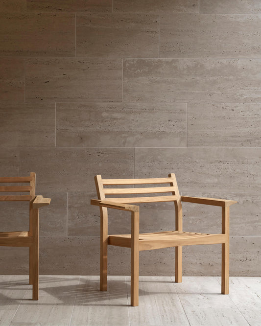 Carl Hansen AH601 utelenestol i teak – miljøbilde