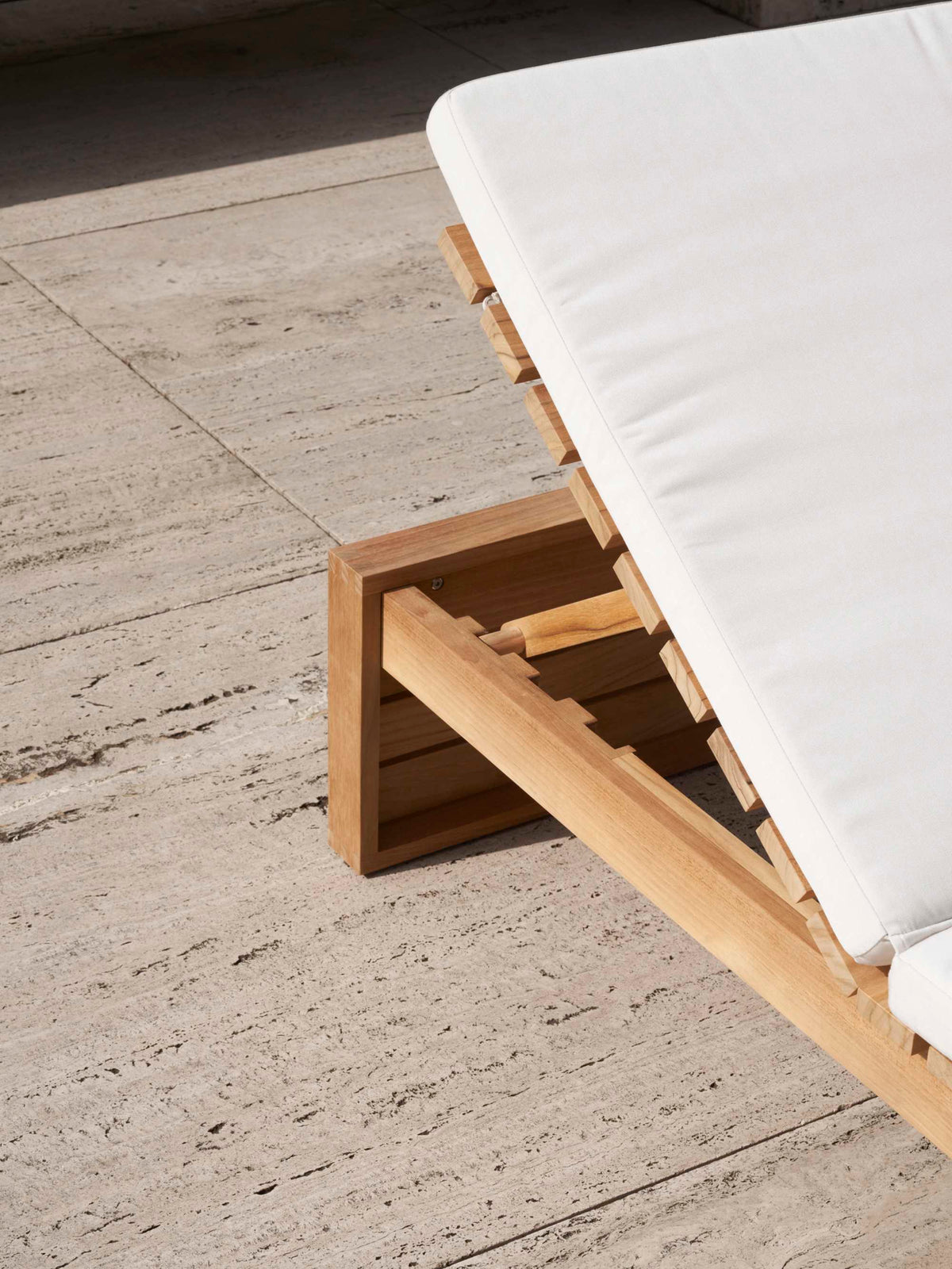 Carl Hansen BK14 Indoor-Outdoor solseng i teak – miljøbilde