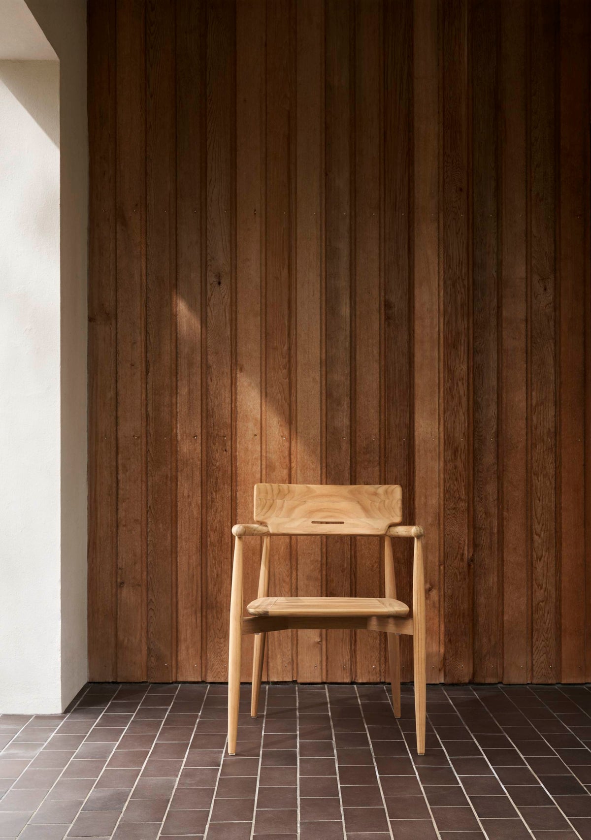 Carl Hansen E008 Embrace Outdoor spisestol – miljøbilde