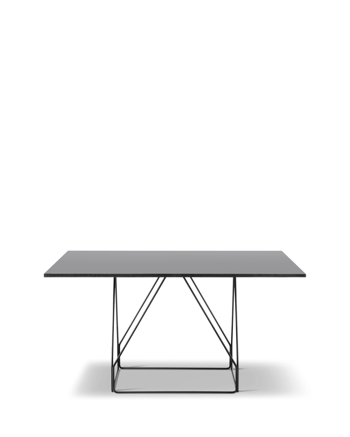 Fredericia JG Table 140 × 140 cm. Velg understell og bordplate.