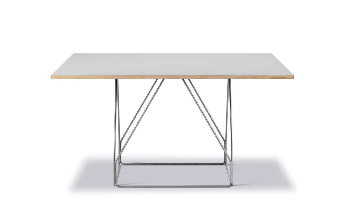 Fredericia JG Table 140 × 140 cm. Velg understell og bordplate