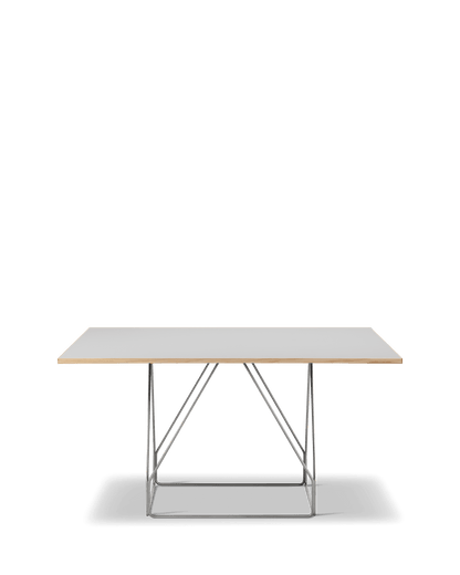 Fredericia JG Table 140 × 140 cm. Velg understell og bordplate.