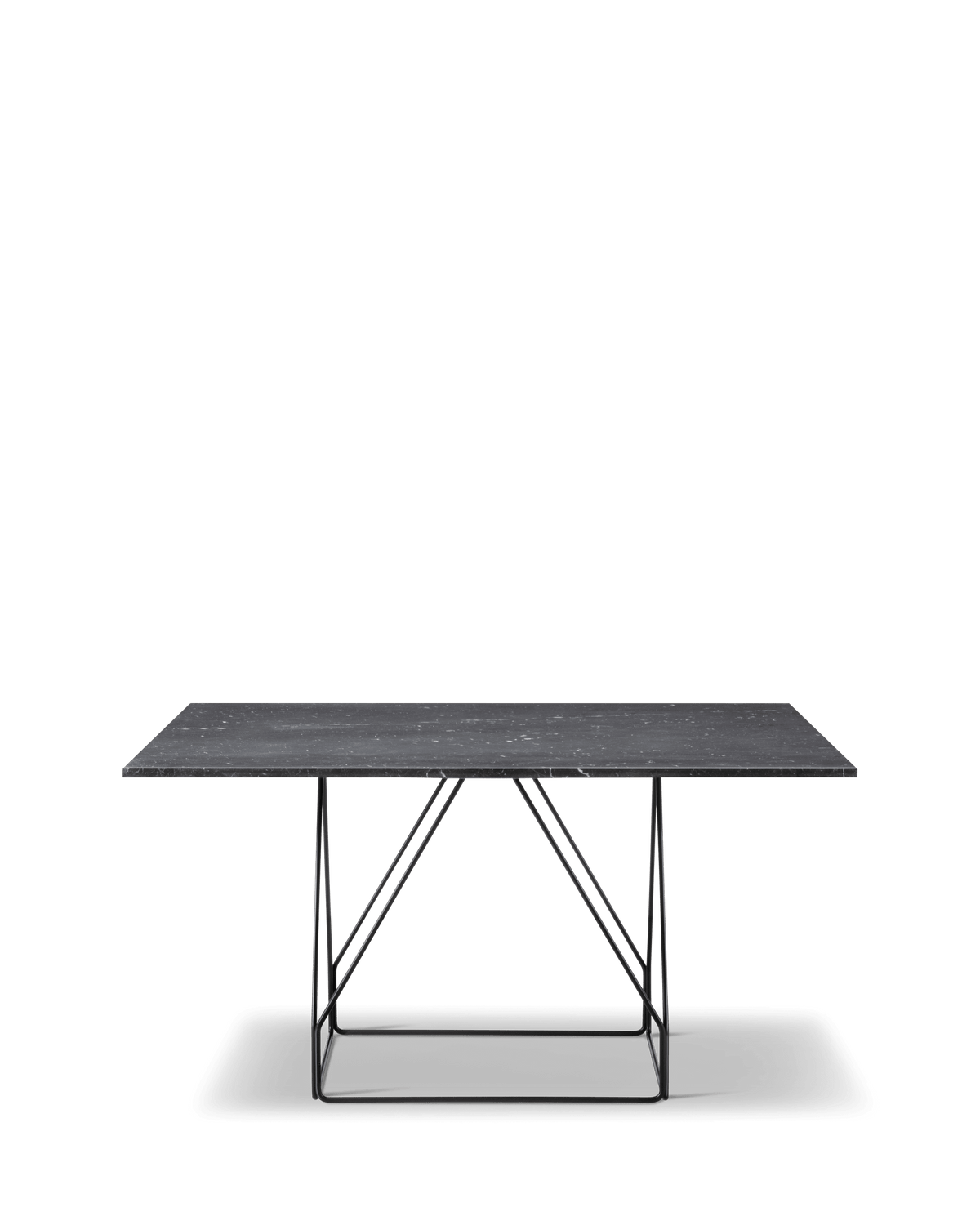 Fredericia JG Table 140 × 140 cm. Velg understell og bordplate.