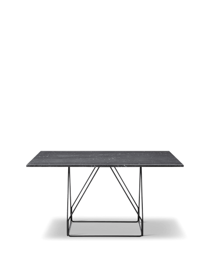 Fredericia JG Table 140 × 140 cm. Velg understell og bordplate.