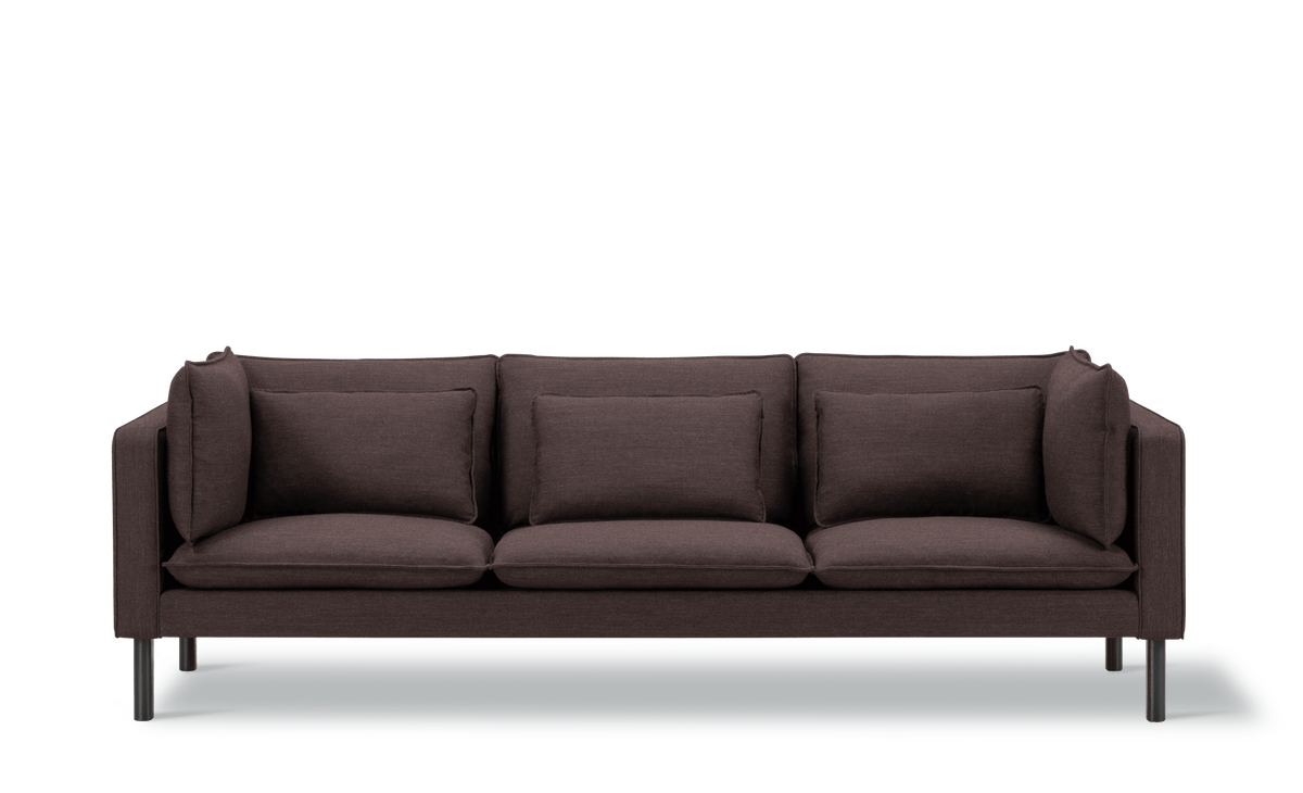 Fredericia Jota sofa på ben, 231 cm, 3-seter. Velg tekstil og armputer