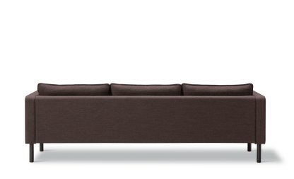 Fredericia Jota sofa på ben, 231 cm, 3-seter. Velg tekstil og armputer